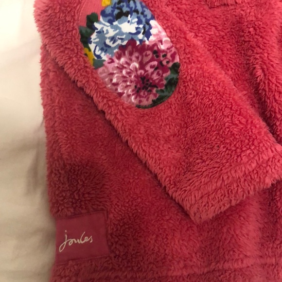 Fuzzy pullover with floral trim - Picture 7 of 8